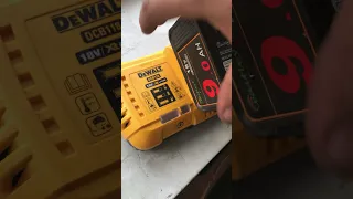 Неисправная батарея  dewalt с алиэкспресс