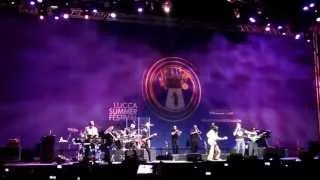 EARTH WIND & FIRE - Lucca Summer Festival 2013