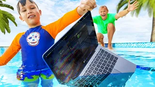 Max esconde el MacBook Pro de papá en el agua