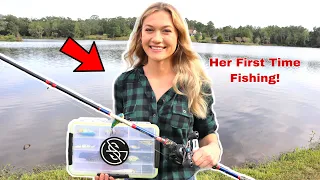 TEACHING HER HOW TO BASS FISH! (HER FIRST TIME FISHING)