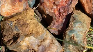 How to Locate Crystals and Agates on the Surface