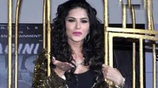 Sunny Leone Promotes 'Ragini MMS 2' with Live Cage | Baby Doll Song