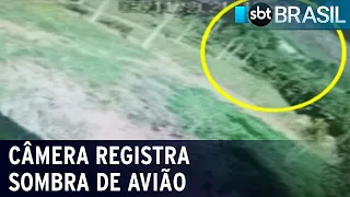 Câmera de segurança registra sombra de avião em que estava Marília Mendonça | SBT Brasil (06/11/21)