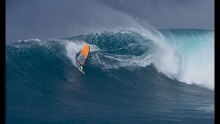 Windsurfing at Jaws | Ricardo Campello