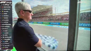 F1 USA GP 2022 | Tim Cook waving chequered flag like a dead fish