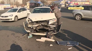 Жёсткая авария. Одна из машин своим ходом с места ДТП не уехала