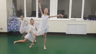 «Снежинка» - исполняет Детский хореографический коллектив «Солонка»