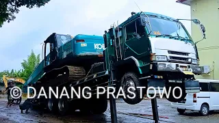 Kobelco SK210LC Long Reach Excavator Loading Into Fuso Self Loader Truck @DanangPrastowo