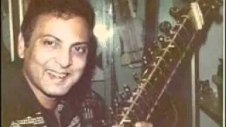 APNAY CHAHRAY SE PARDA HATA DO,EXCELLENT GHAZAL,USTAD RAIS KHAN,NIZAM CLUB PROGRAM,HYDERABAD,1975