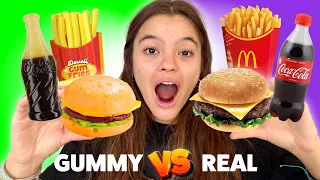 COMENDO GUMMY VS COMIDA De Verdade Por Um Dia Inteiro!