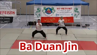 Ba Duan Jin (les 8 pièces de brocart) - Démonstration de Qigong lors d'un gala d'arts martiaux