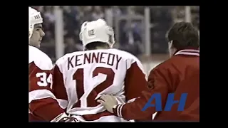 NHL Mar. 2, 1990 Sheldon Kennedy,DET v Al Iafrate,TOR (hit) Toronto Maple Leafs Detroit Red Wings