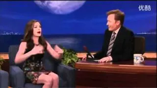 (With music) Anne Hathaway's Lil' Wayne Style Paparazzi Rap