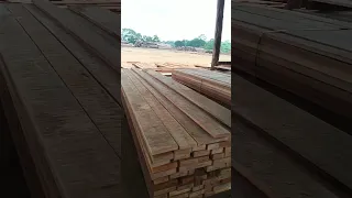 pence em uma madeira dura! 🤣