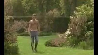 Robbie Williams as The Gardener (Comic Relief 2001)