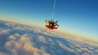 Mein Tandemsprung  4000m - über den Wolken der Erde entgegen