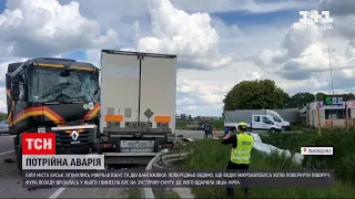 Новини України: на об'їзній дорозі у Буську зіткнулося дві вантажівки і мікроавтобус