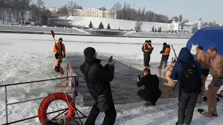 Гомель, 19.01.2021г., купание в проруби на Соже