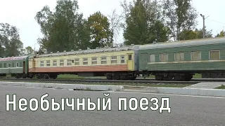 An uncommon train: green old passenger cars. Dno railway station