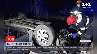 На слизькій дорозі поблизу Хмельницького легковик злетів у кювет, є загиблі