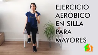 Ejercicio aeróbico en silla para mayores