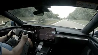 Unmodified Tesla Model S Plaid top speed run in track mode on the Autobahn.