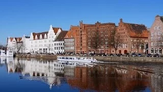 Lübeck: Altstadt, Trave, Holstentor, Video 2 - Full HD VideobildFilm