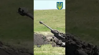 Ukrainian showed how the M-777 howitzers hit the occupiers