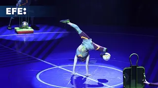 El Circo del Sol deleita a Bogotá con 'Messi10', un espectáculo que combina fútbol y artes circenses