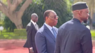 CES IMAGES QUI VOUS ONT ÉCHAPPÉ: Bassirou, le nouveau président du Sénégal et Sonko au palais