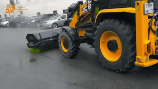 Дорожная щетка. Экскаватор-погрузчик JCB 3CX. Backhoe loader JCB 3CX