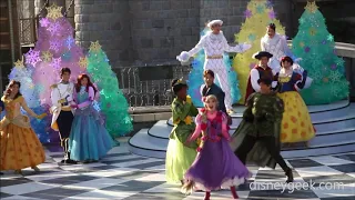 Disneyland Paris: The Royal Sparkling Winter Waltz (L'Etincelante Valse Royale de l'Hiver) (Clips)