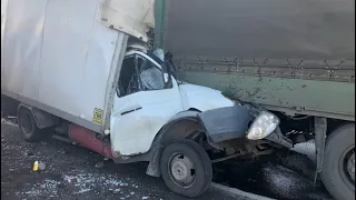 Два человека погибли в ДТП с фурой под Петербургом