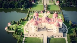 Schloß Moritzburg. Der Ort wo der Märchenfilm drei Haselnüsse für Aschenbrödel gedreht wurde