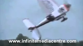 Airplane wing falls off mid flight Amazing Pilot Landing