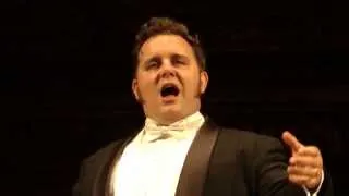 MICHAEL SPYRES  Ella mi fu rapita!; Parmi veder le lagrime; Possente amor (Verdi's Rigoletto)