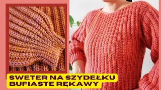 Sweter na szydełku. Dekolt łódka, bufiaste rękawy.