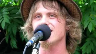 Tad Ruszel playing "I'm Yours" by Jason Mraz at the Island's Folk Festival 2008