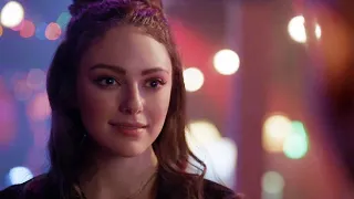 Legacies 4x05 Hope talks to a man and then he burns in a fire