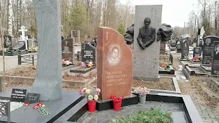 СП-б. Богословское кладбище, могила Виктора Цоя. 16.04.2023.