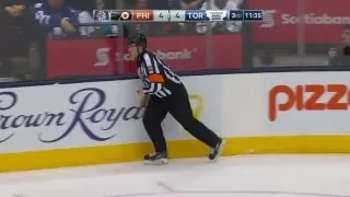 Gotta See It: Referee sees stars after being sandwiched