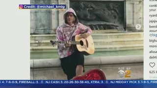 Justin Bieber Sings For Bride Outside Buckingham Palace