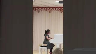 SOFT MOZART RECITAL May 2018: Арина, 8 лет, играет - Игнац Плейель. Сонатина Ре мажор (Andante)