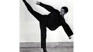 Bruce Lee's JKD Hook Kick Oou Tek