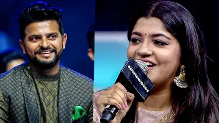 WOW😍என்ன Voice-டா🤩 Aparna Balamurali Sings LIVE on Stage😍கையிலே ஆகாசம் Vibes😇