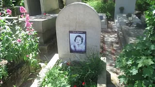 Un cowboy à Paris mai 2022 = Tombe Annie Girardot / Père Lachaise