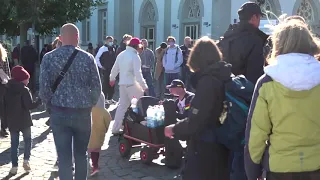 Konstanz - Demonstranten machen Party zu "Maskenlos durch die Stadt"