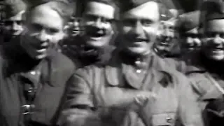 Berlin'de Lezginka Oynayan Sovyet Askeri (Mayıs 1945)