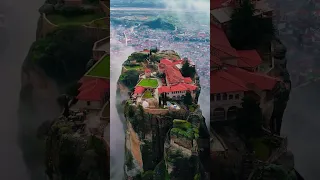 Meteora monasteries, Greece! ⁣⁣