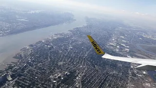 Взлёт из аэропорта LGA в Нью-Йорке, вид на Манхеттен.